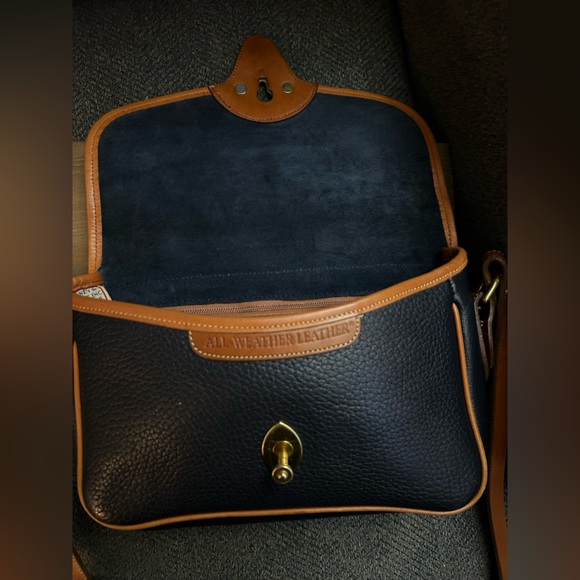Beautiful vintage Dooney & Bourke shoulder bag/crossbody in navy blue AWL. - Picture 10 of 16